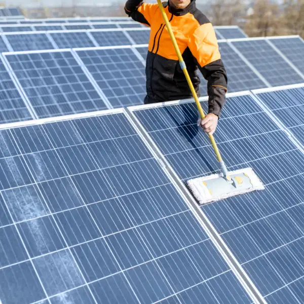 Photovoltaik Reinigung: Wir zeigen wie du deine PV-Anlage wieder sauber bekommst - In wenigen Schritten zur sauberen Photovoltaik • Rolle Gerüsthandel