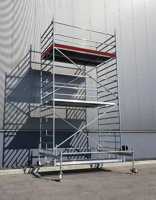 Rollgerüst an einer Wand