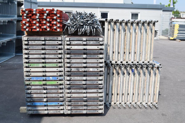 211,21 m&sup2; gebrauchtes Stahlger&uuml;st mit gebrauchten Robustb&ouml;den