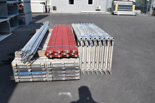 Fanggerüst Stahlgerüst gebraucht mit Robustböden 111 m²