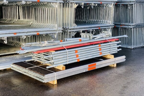 33 m&sup2; gebrauchtes Plettac Stahlger&uuml;st mit Rahmentafel