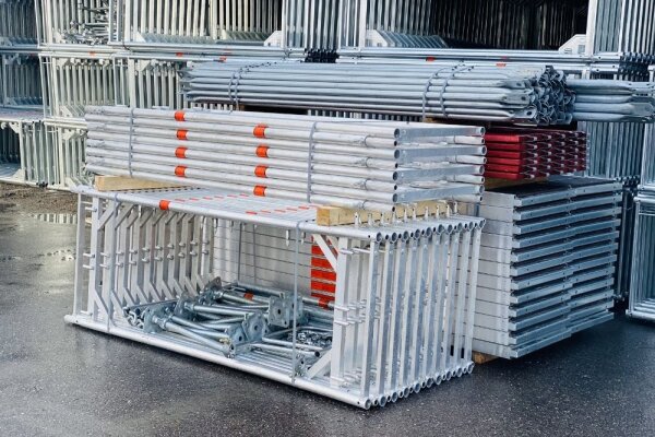 190,80 m&sup2; gebrauchtes Plettac Aluger&uuml;st mit Rahmentafel