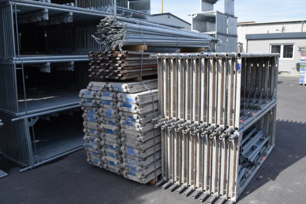 245,17 m² gebrauchtes Stahlgerüst mit gebrauchten Stahlböden